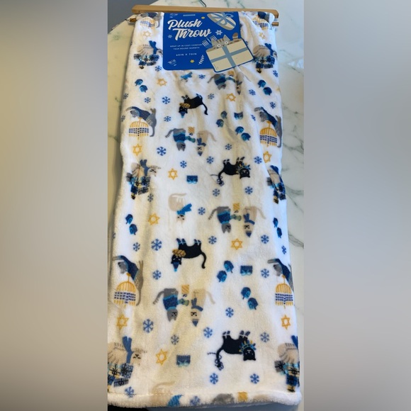 New plush 60”x70” throw Blanket kitty Cats Hanukkah dreidel menorah stars - Picture 1 of 3